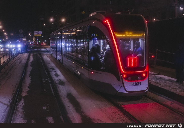 Strassenbahn mit weihnächtlicher Beleuchtung Strassenbahn mit weihnächtlicher Beleuchtung