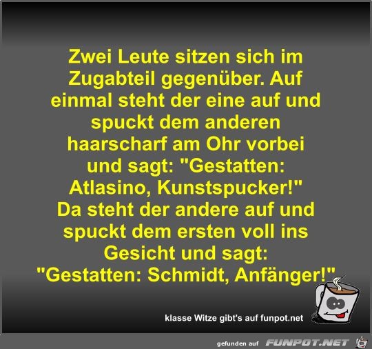 Zwei Leute sitzen sich im Zugabteil gegenber