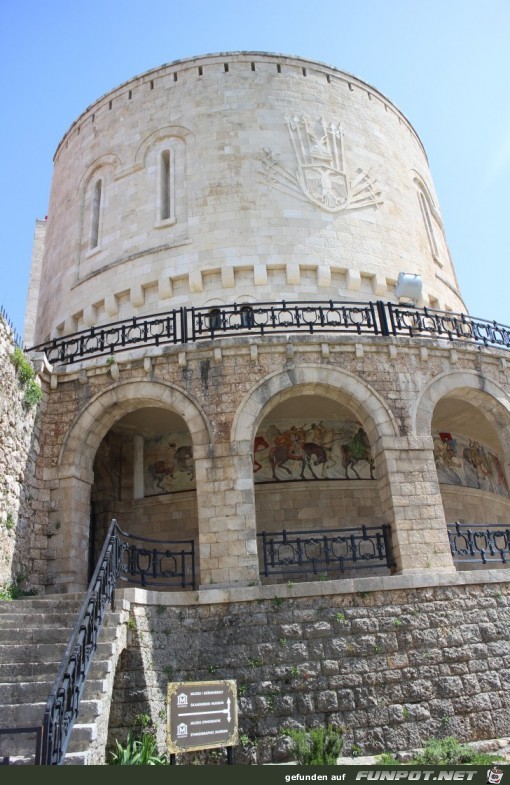 Impressionen vom Skanderbeg-Museum in dessen...