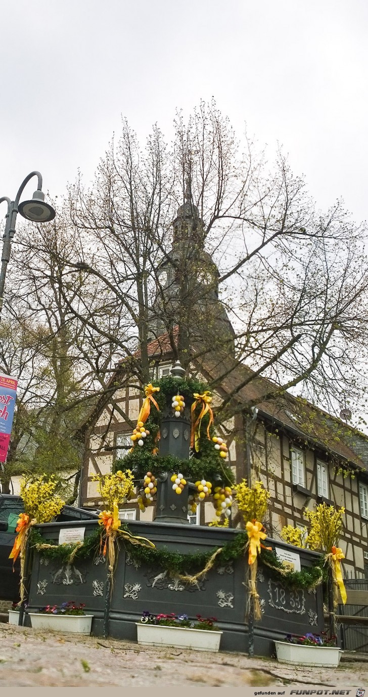 Marktplatz-mit-Osterbrunnen Marktplatz-mit-Osterbrunnen