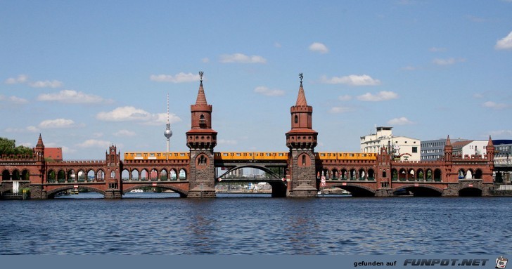 Oberbaumbruecke mit U-Bahn Oberbaumbruecke mit U-Bahn