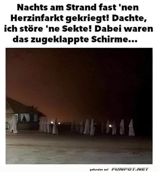 Nchtliche Schirm-Verwirrung am Strand
