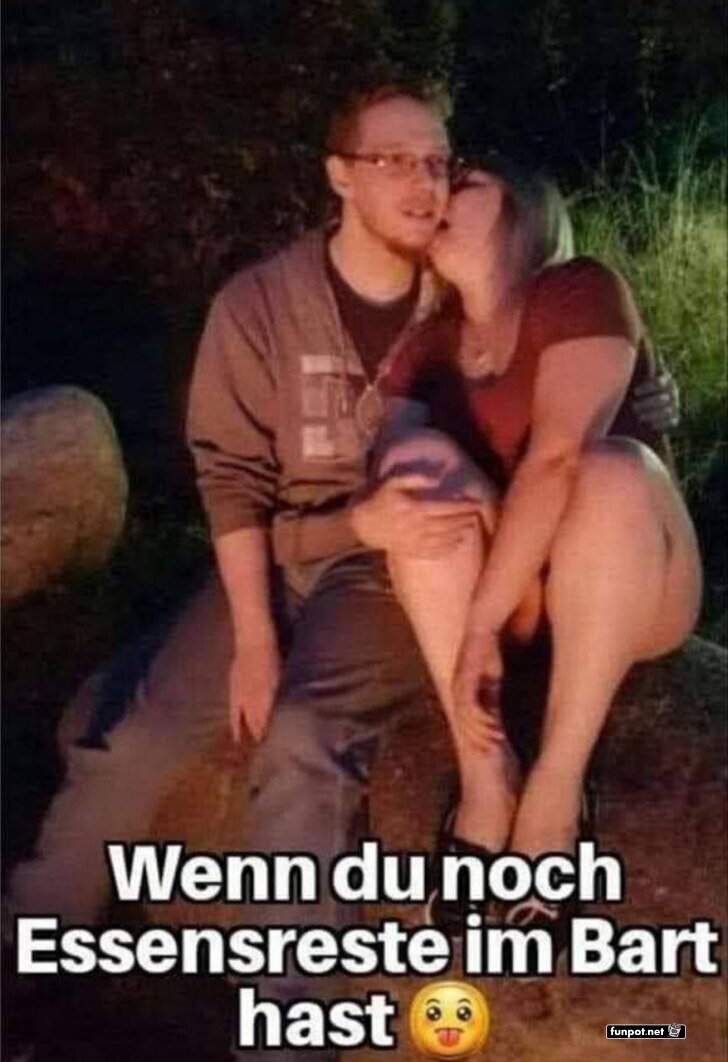 Romantischer Moment am Lagerfeuer
