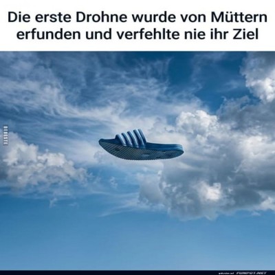 Schuh-Drohne:-Perfekter-Wurf!.jpg von Goldlocke