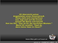 Uli �berreicht seiner Angebeteten einen Rosenstrau�