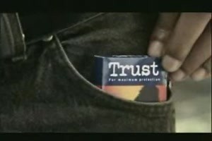 wie pack ich einen Schirm ein