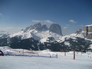 klicke hier, um die Datei herunterzuladen Skifahren Dolomiten