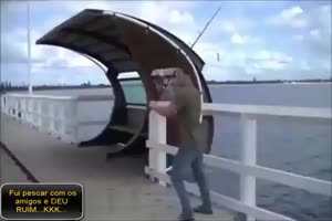 Hoppalas beim Angeln