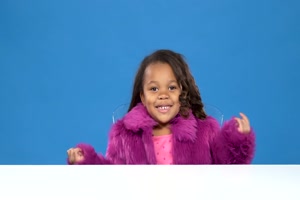 Kinder probieren Kaffee