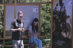 prparierte Bushaltestelle
