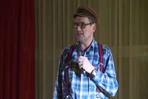 er verliebt sich immer in die falschen Frauen