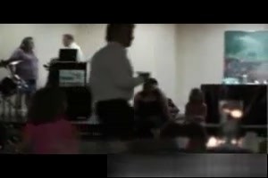 auf was spielt er Schlagzeug