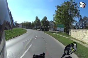 Beinahecrash mit Traktor. Glueck gehabt.