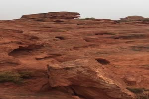 Mit dem Auto die Felsen runter