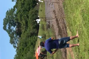 Mit dem Auto durch den Matsch