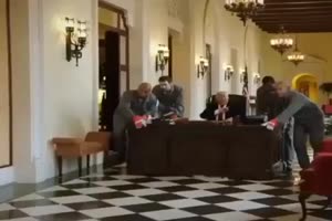 Trump aus dem Weien Haus raus fahren