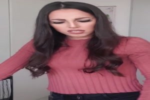 ihr wird eine seltsame Frage gestellt