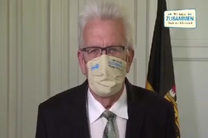 Die Stofflappen vor dem Gesicht