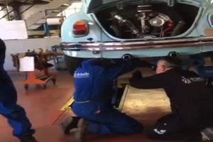 VW Kfer bekommt Geburtshilfe