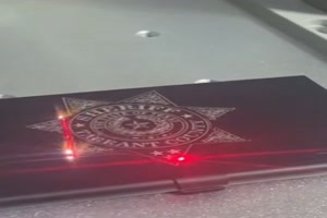 So hrt sich eine Lasergravur an