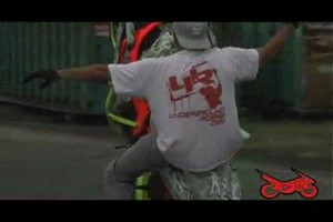 sie habens eilig um zur Motorradwäsche zu kommen