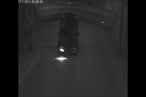 Was zu Hlle tut er da?