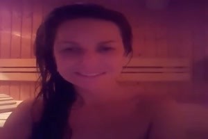 sie hat einen Wunsch in der Sauna