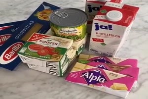 er hat ihn berzeugt, ihm seine Einkufe zu geben