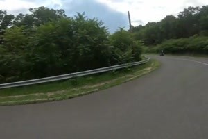 zu schnell. Beinahe Crash in Gegenverkehr