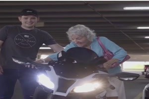 Gasgeben macht die Oma wuschig