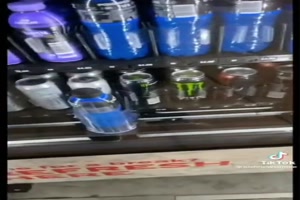 Getrnkeautomat hat keinen guten Tag