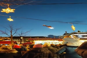 Einer fliegt ber den Weihnachtsmarkt