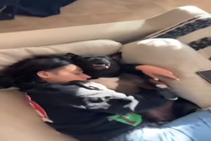 Auf der Couch schlafen