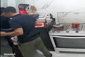 Der Hund kmmert sich ums Essen