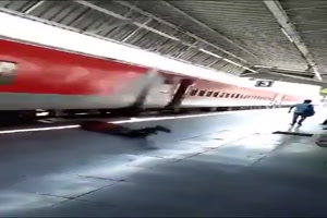 Aus dem fahrenden Zug ausgestiegen