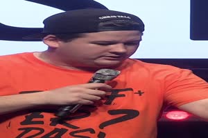 CHRIS TALL - Eine Wespe