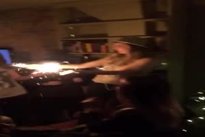 Und pl�tzlich brennt es