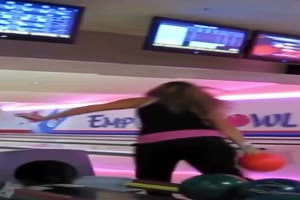 Lustige Hoppalas beim Bowling