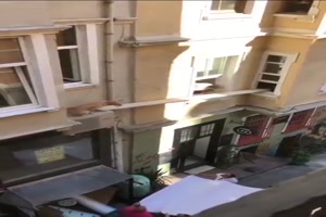 Hund vom Fensterbrett gerettet