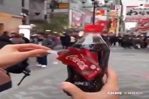 Cola mit Schleife